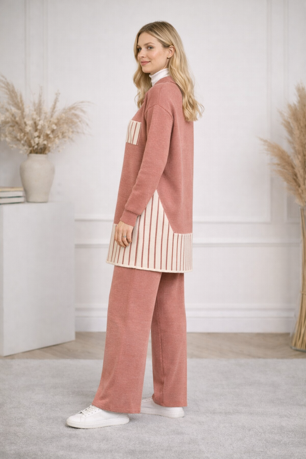 Modernes zweiteiliges Damen-Strickset mit geometrischen Details 4208 - Rosa