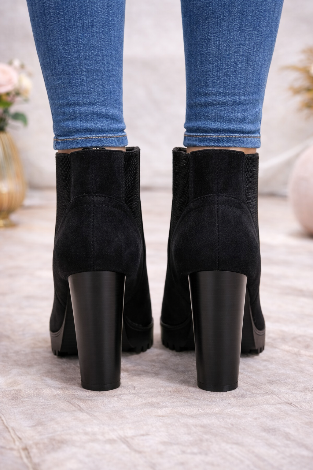 Damen Stiefeletten aus Wildleder mit Blockabsatz 6326 - Schwarz