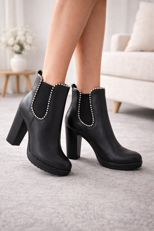 Elegante Kunstleder-Stiefelette mit Perlenverzierung und Blockabsatz 6300 - Schwarz