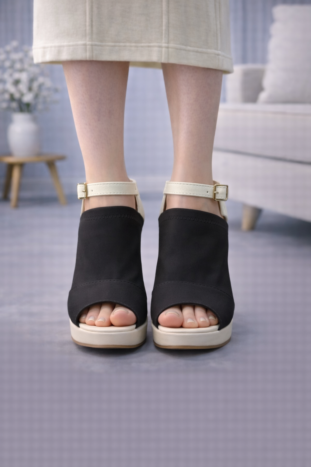 Moderne Plateau-High Heels mit Fesselriemen 6305 - Schwarz