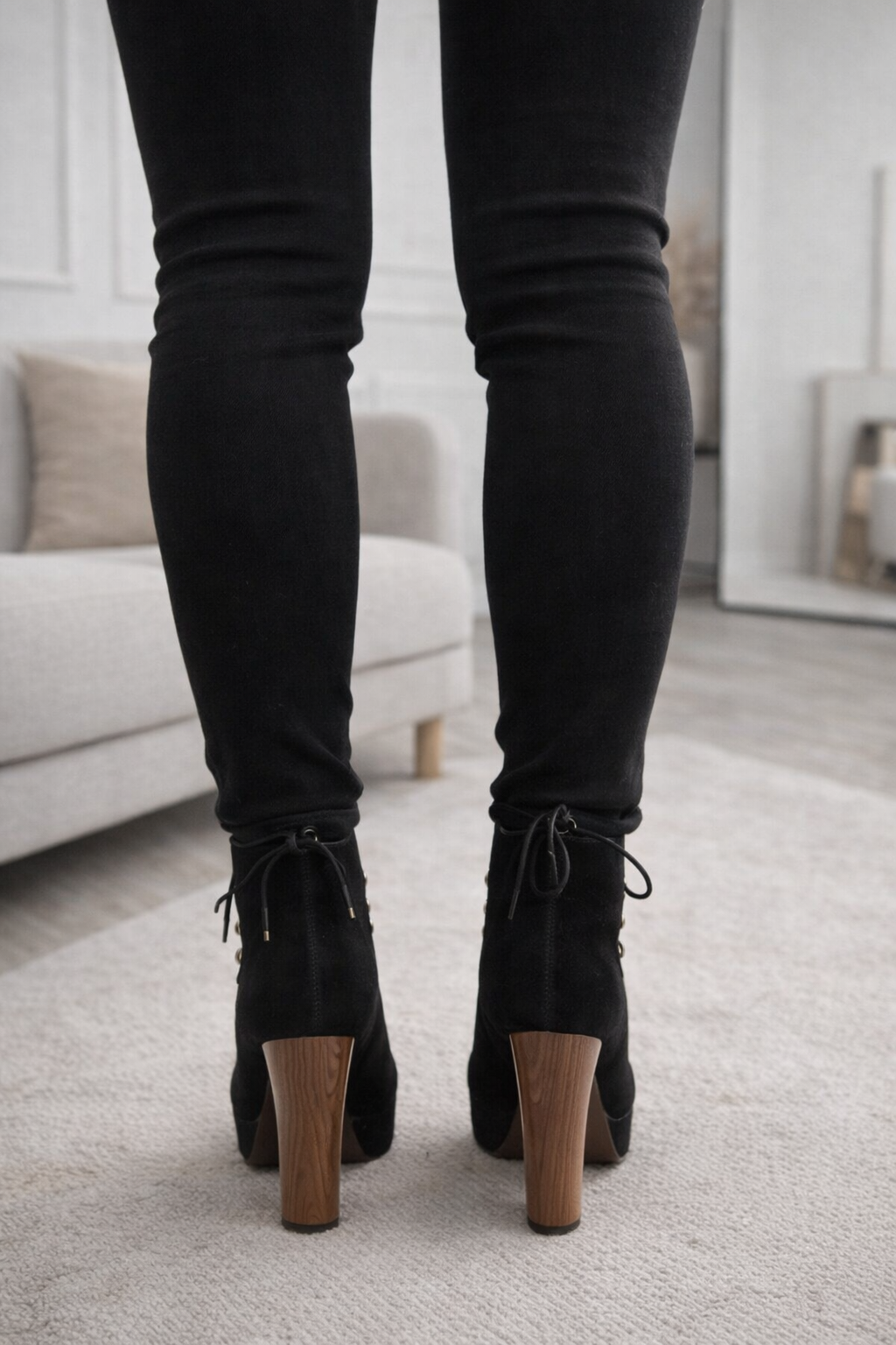 Beige Schnürstiefeletten in Wildleder-Optik mit Holzabsatz 6312 - Schwarz