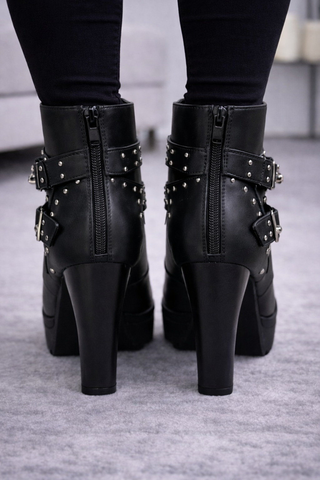 Schwarze Leder-Stiefeletten mit Warmfutter und Schnallen 6316 - Schwarz