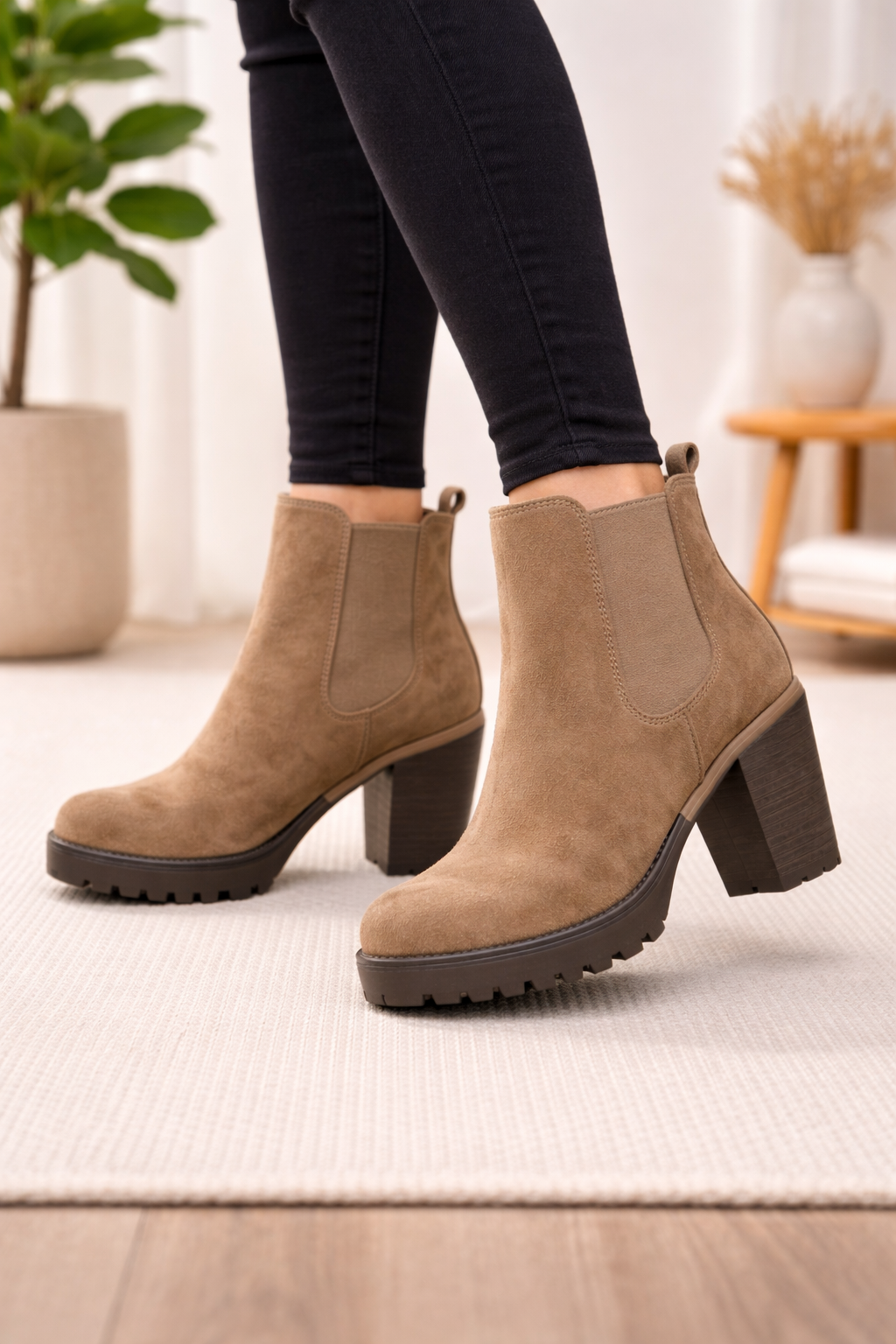 Weinrote Chelsea Boots in Wildleder-Optik mit Profilsohle 6309 - Mausgrau