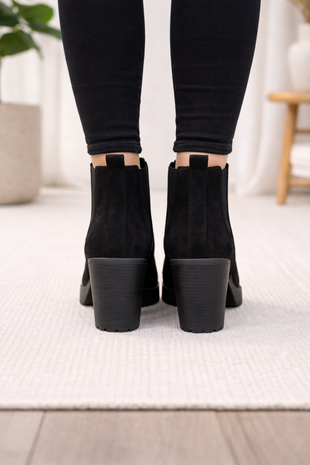 Weinrote Chelsea Boots in Wildleder-Optik mit Profilsohle 6309 - Schwarz