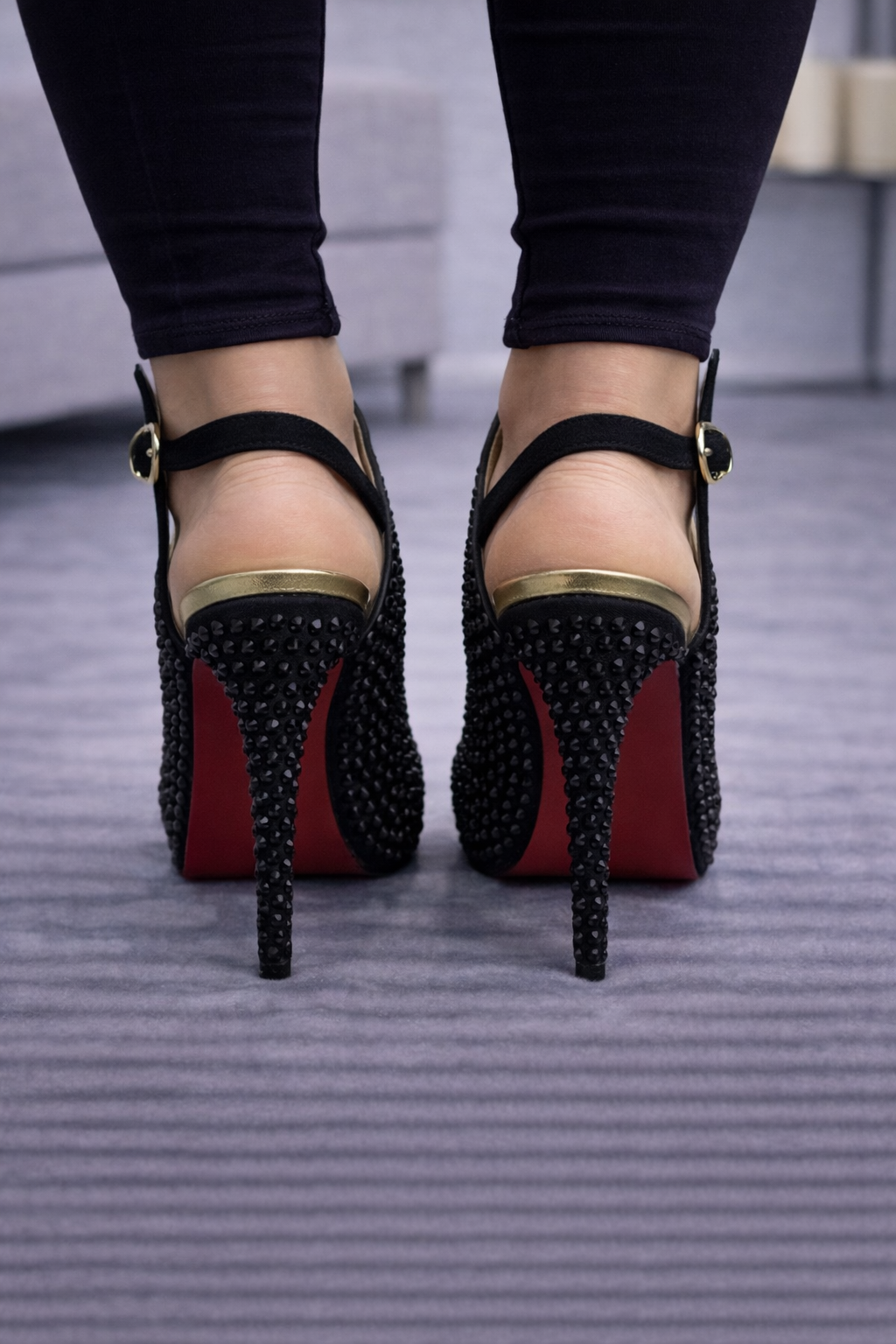 Schwarze High Heels mit Strassbesatz und Fesselriemen 6311 - Schwarz