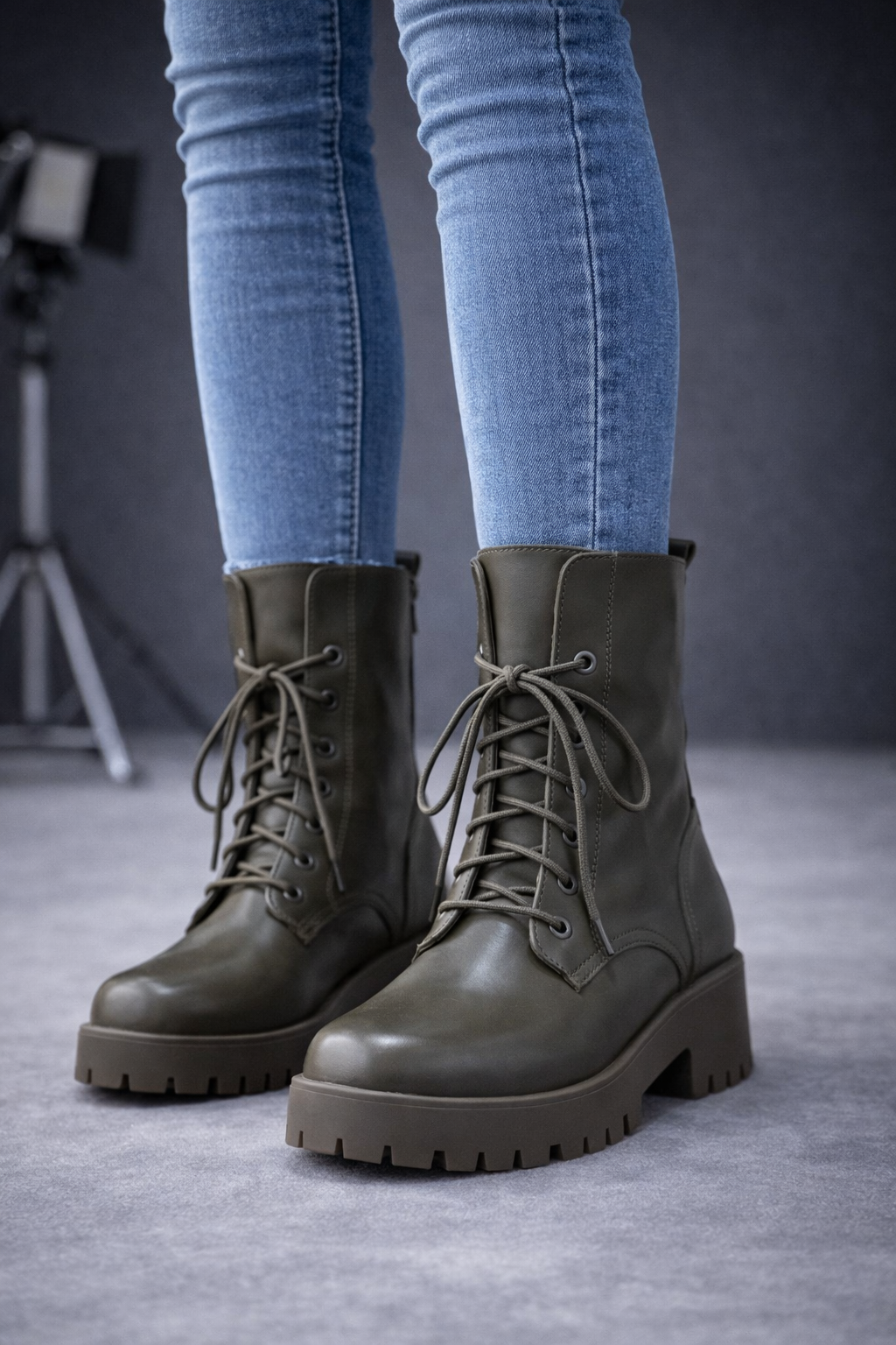 Schnürstiefel in Leder-Optik mit Profilsohle 6319 - Khaki