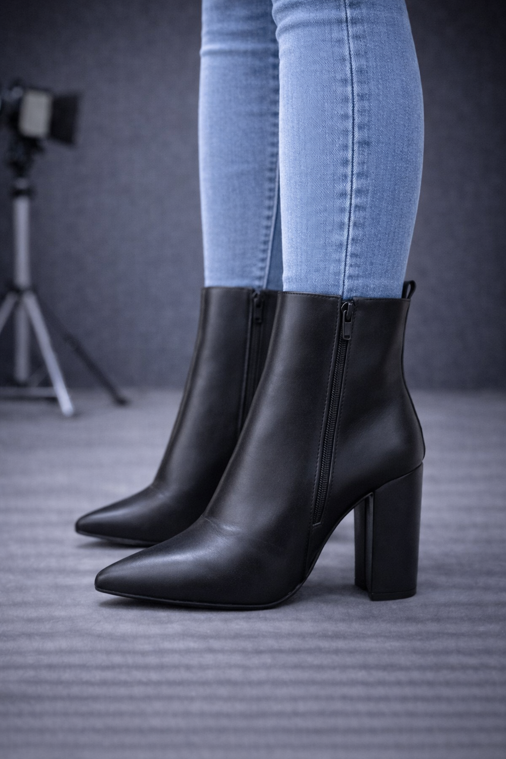 Elegante Leder-Stiefeletten mit Blockabsatz und spitzer Form 6320 - Schwarz