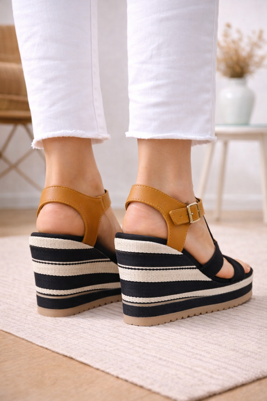 Keilsandaletten im Marine-Look mit T-Riemen (11 cm Absatz) 6315 - Schwarz