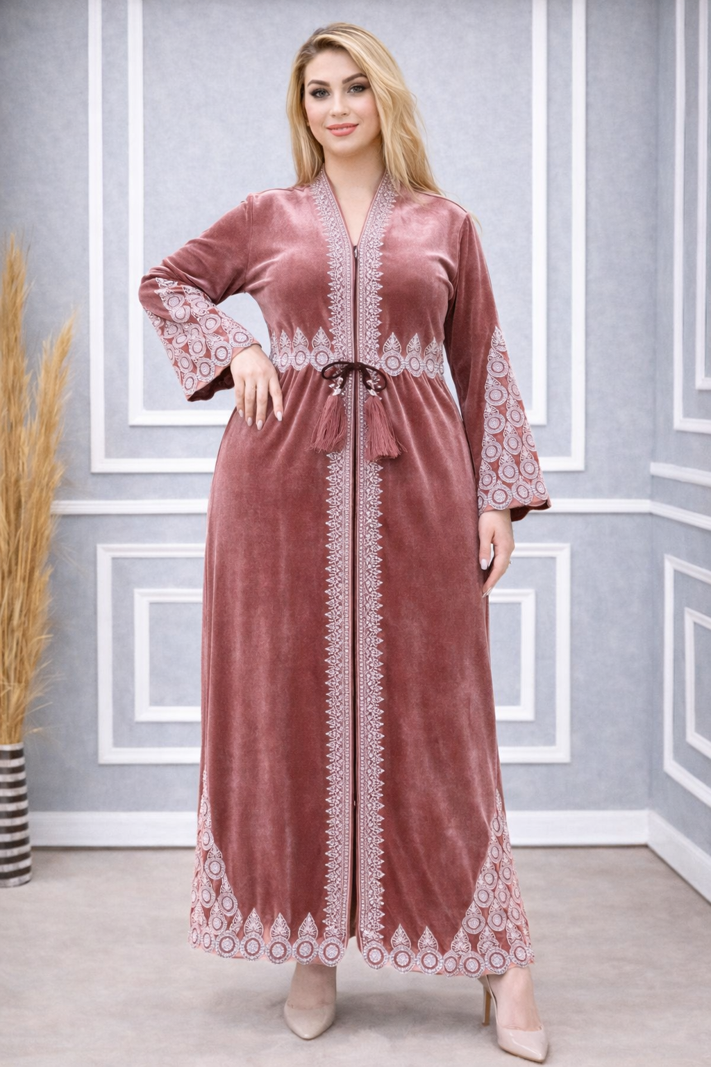 Bestickte Abaya aus koreanischem Samt 709 - Puder