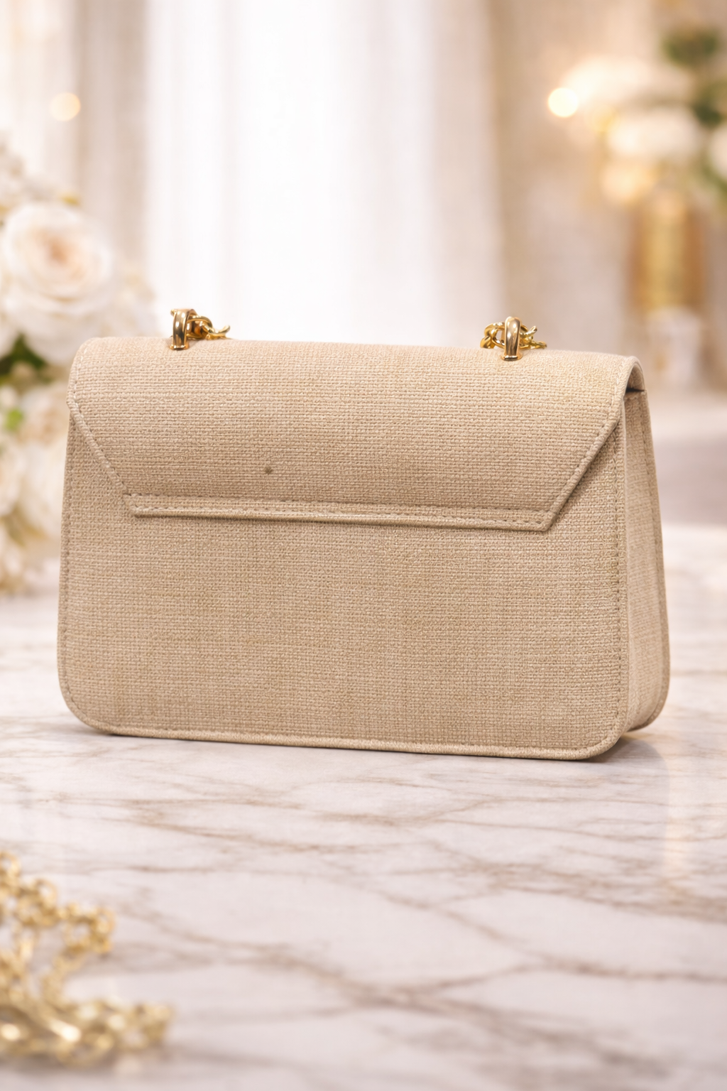 Elegante Handtasche mit langer Metallkette 991 - Beige
