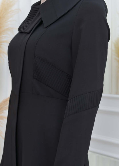 Brada-Mantel mit Plissee-Kragen und Seitendetails 1201 - Schwarz
