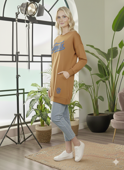 Langes Baumwoll-Sweatshirt mit trendigem Print 106 - Cognac