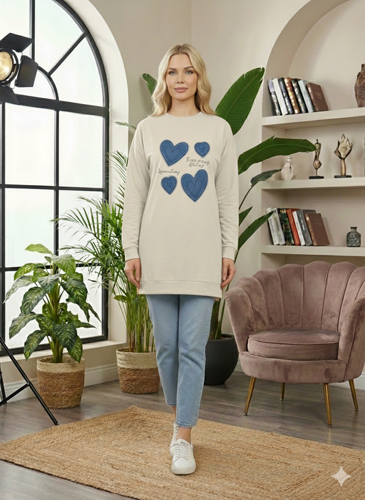 Langes Baumwoll-Sweatshirt mit Herz-Print 102 - Beige