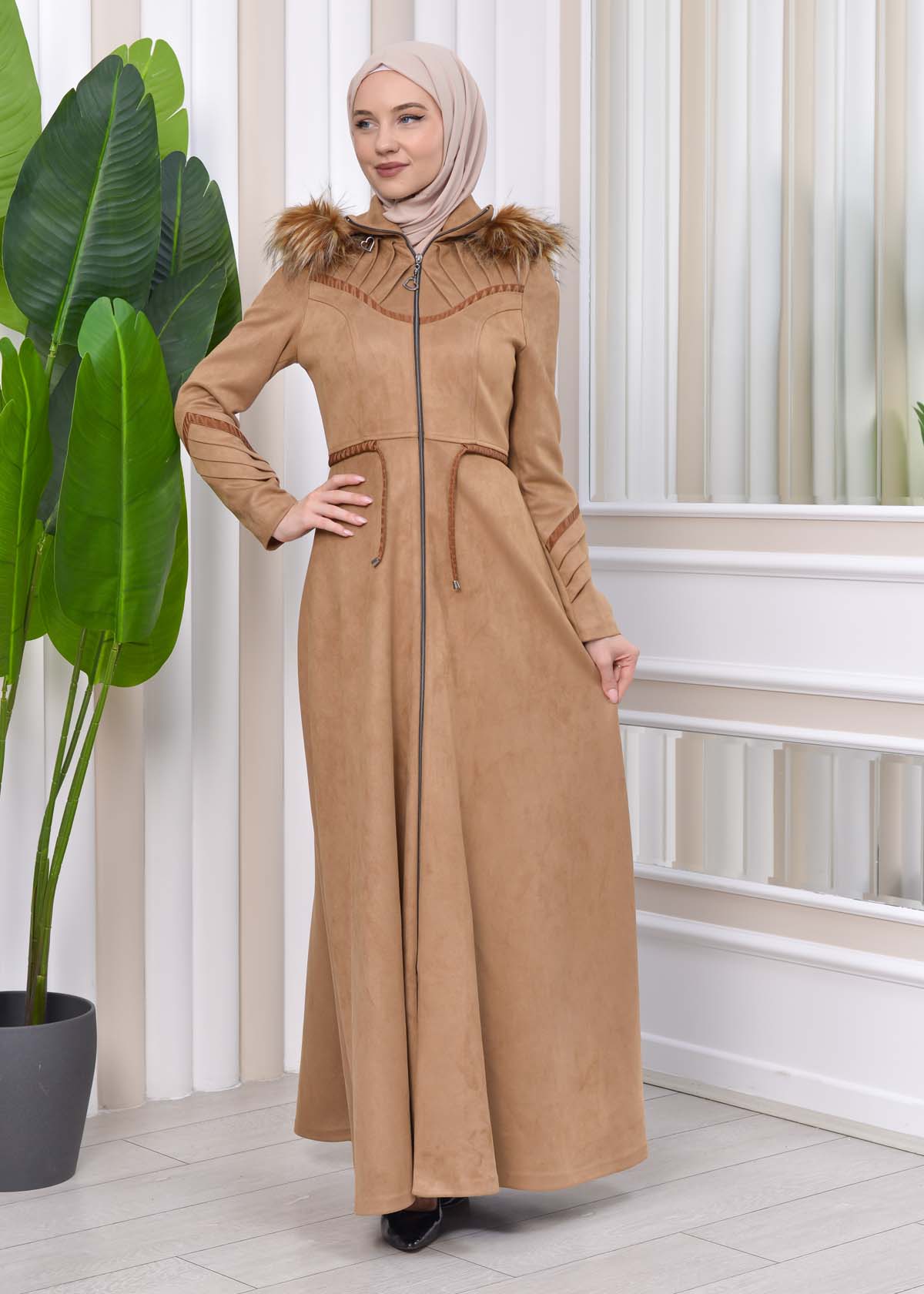 Langer Wildleder-Mantel mit Pelzkapuze 1330 - Beige