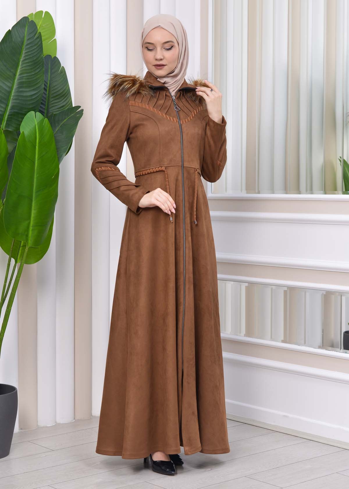 Langer Wildleder-Mantel mit Pelzkapuze 1330 - Braun
