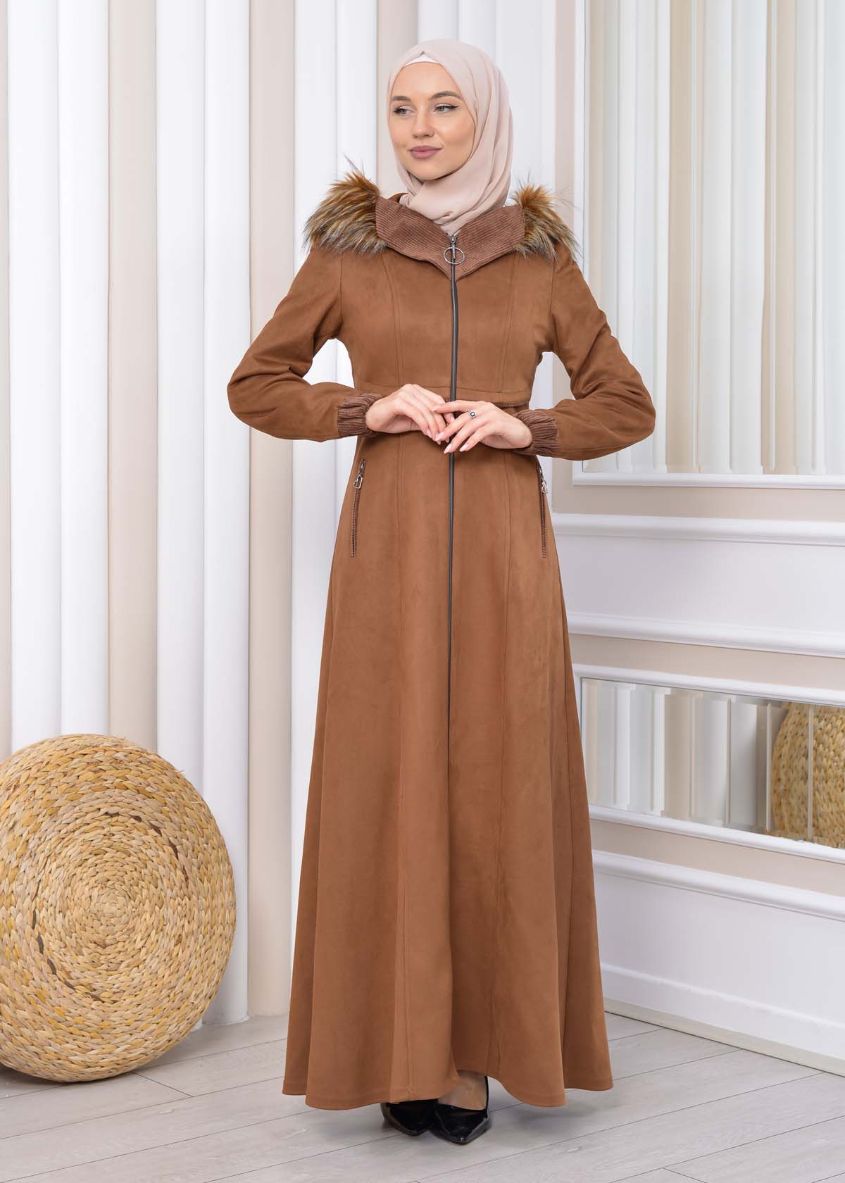 Langer Wildleder-Mantel mit Pelzkapuze 1331 - Braun