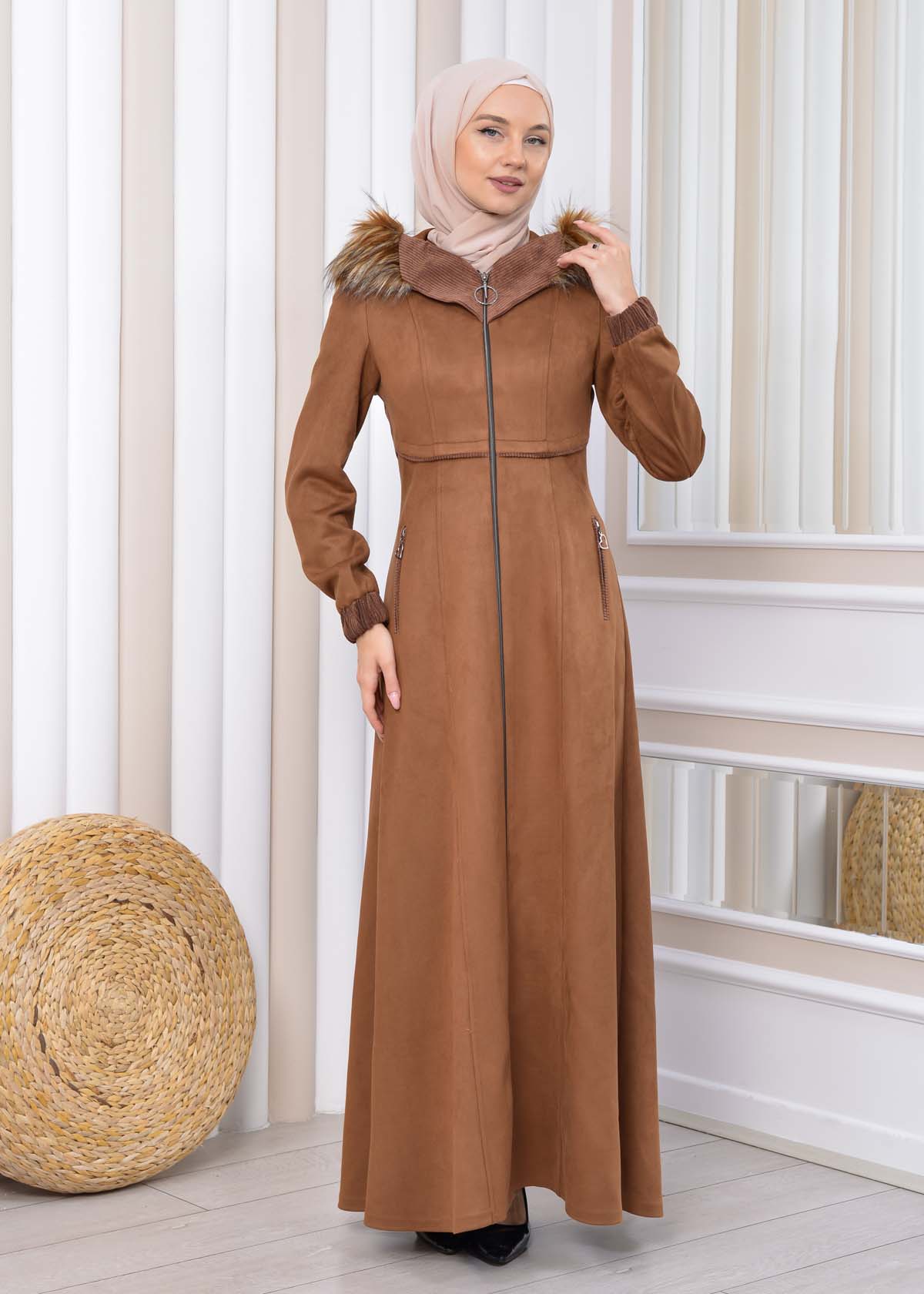 Langer Wildleder-Mantel mit Pelzkapuze 1331 - Braun