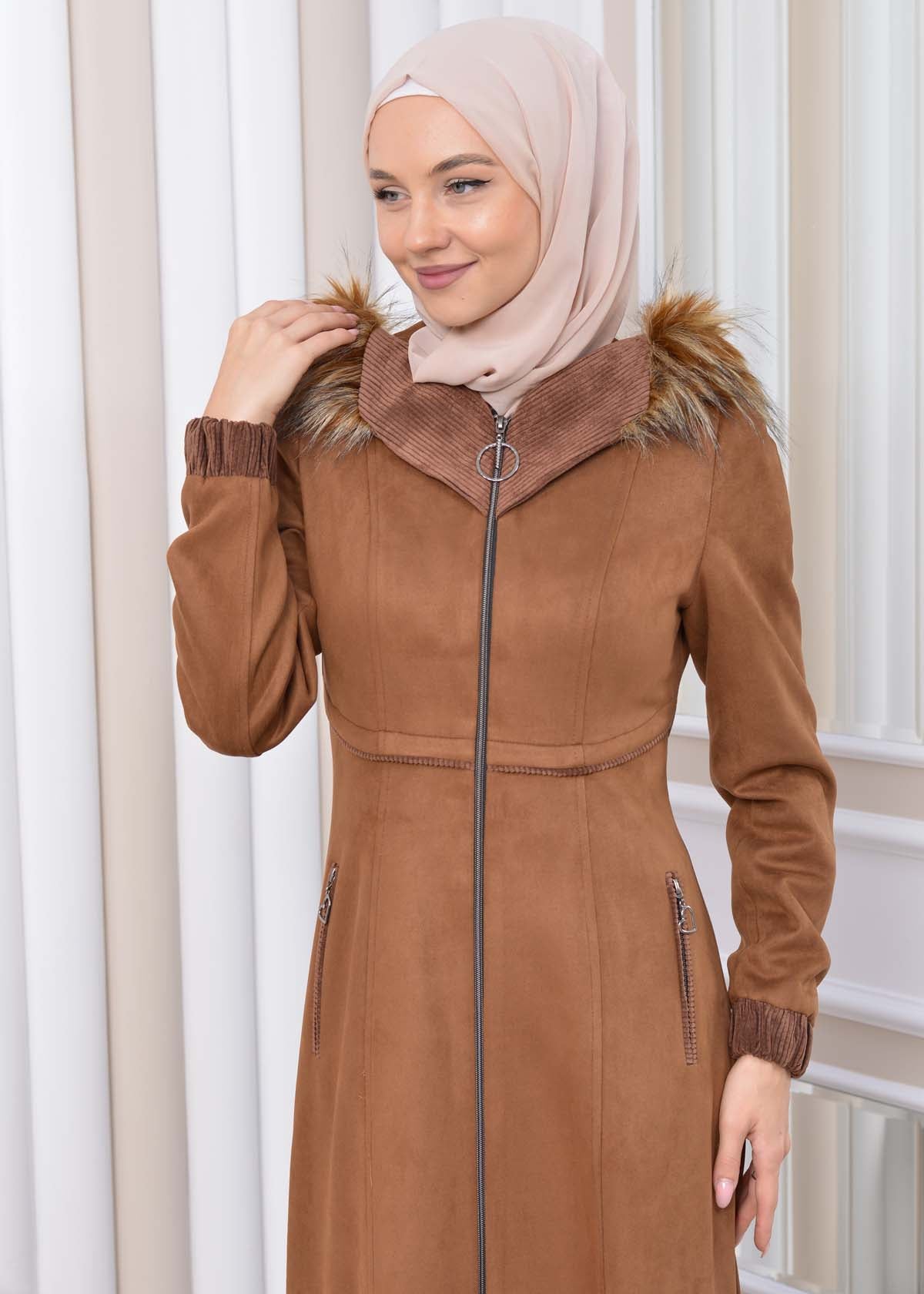 Langer Wildleder-Mantel mit Pelzkapuze 1331 - Braun