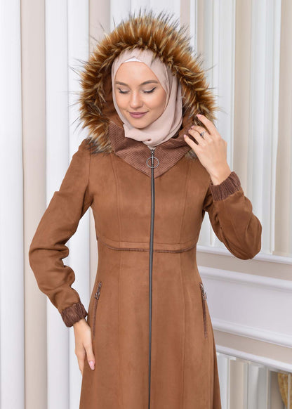 Langer Wildleder-Mantel mit Pelzkapuze 1331 - Braun