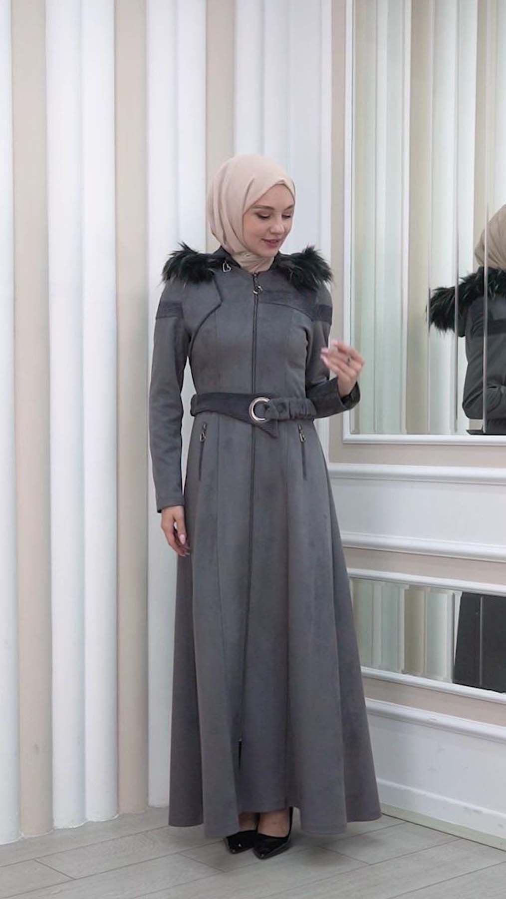 Langer Wildleder-Mantel mit abnehmbarer Pelzkapuze und Gürtel 1332 - Dunkelgrau