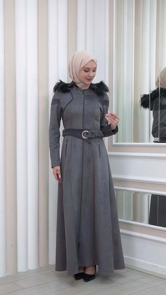 Langer Wildleder-Mantel mit abnehmbarer Pelzkapuze und Gürtel 1332 - Dunkelgrau