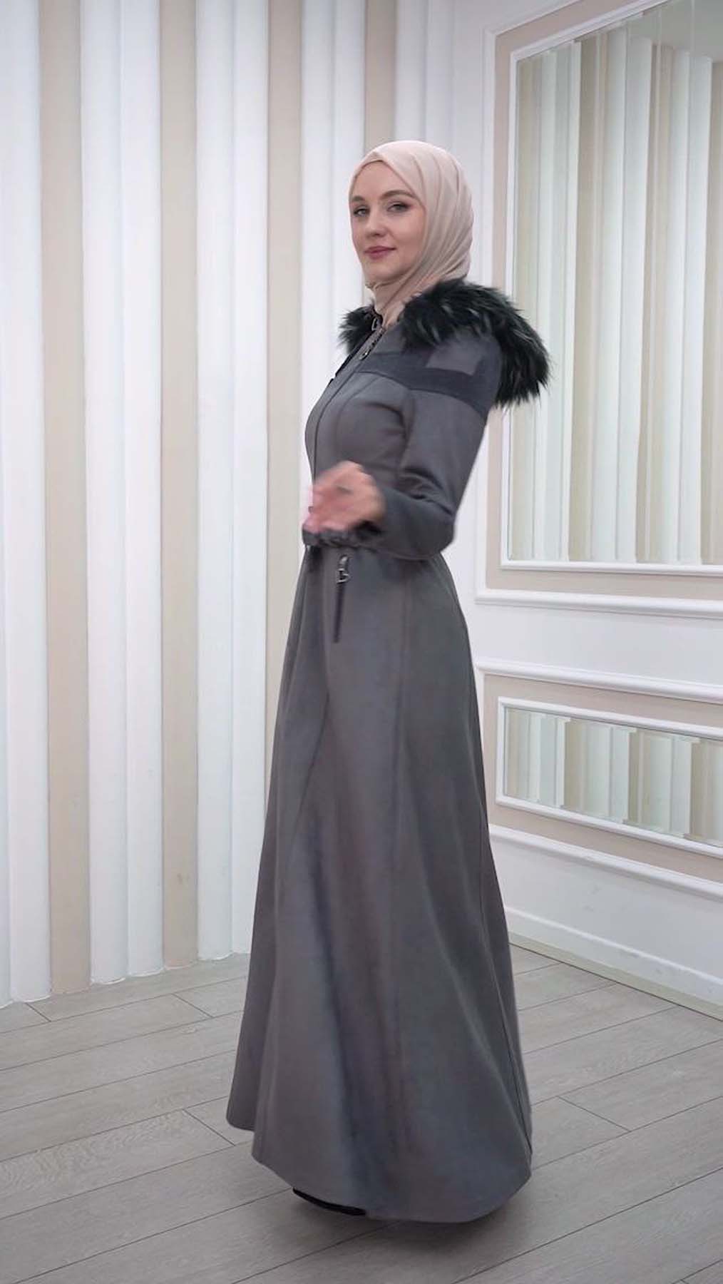 Langer Wildleder-Mantel mit abnehmbarer Pelzkapuze und Gürtel 1332 - Dunkelgrau