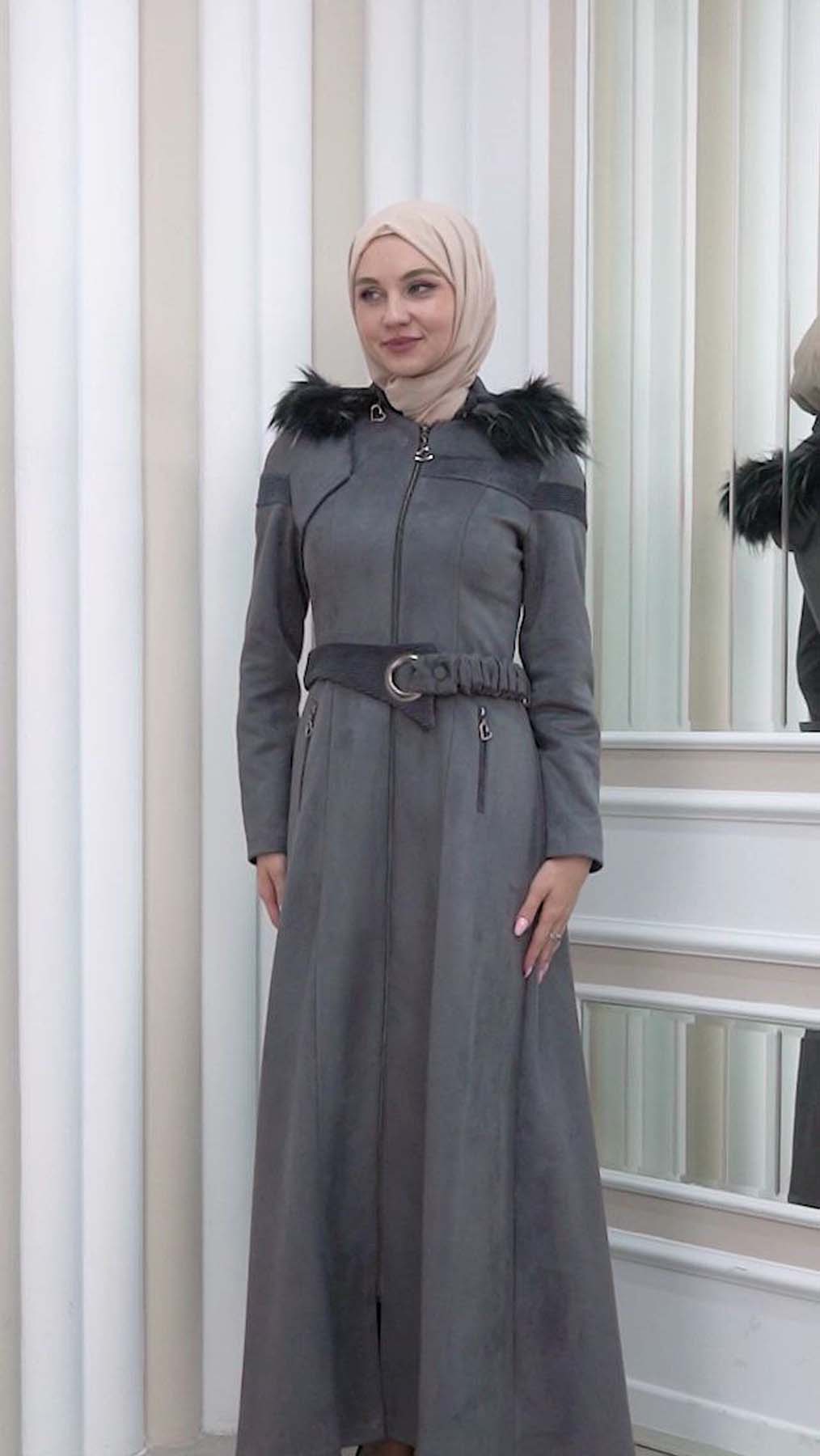 Langer Wildleder-Mantel mit abnehmbarer Pelzkapuze und Gürtel 1332 - Dunkelgrau