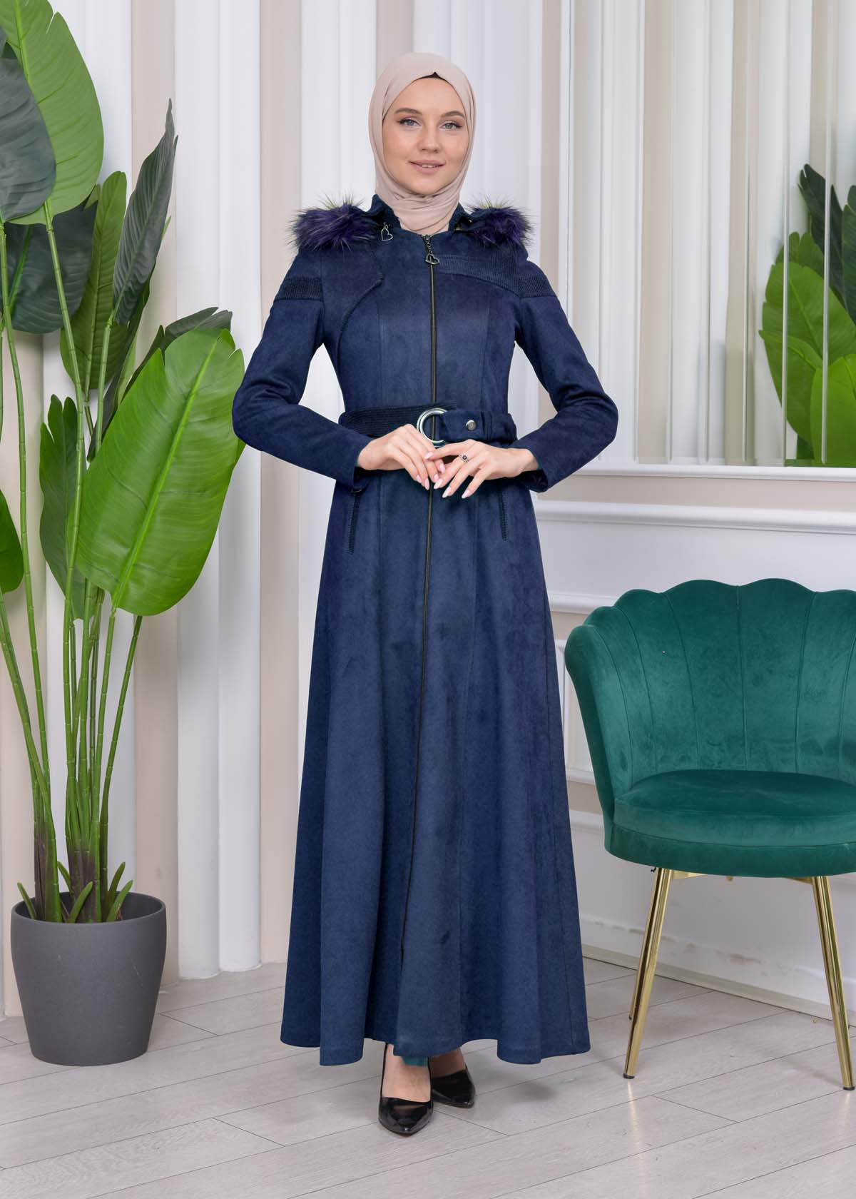 Langer Wildleder-Mantel mit abnehmbarer Pelzkapuze und Gürtel 1332 - Dunkelblau