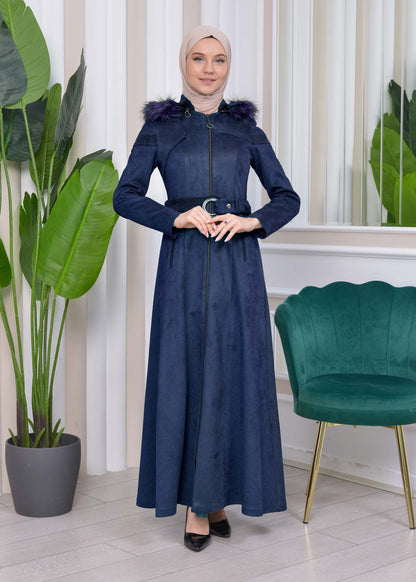 Langer Wildleder-Mantel mit abnehmbarer Pelzkapuze und Gürtel 1332 - Dunkelblau