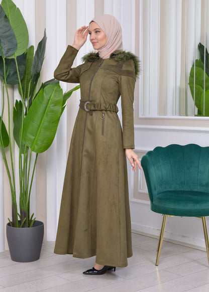 Langer Wildleder-Mantel mit abnehmbarer Pelzkapuze und Gürtel 1332 - Khaki