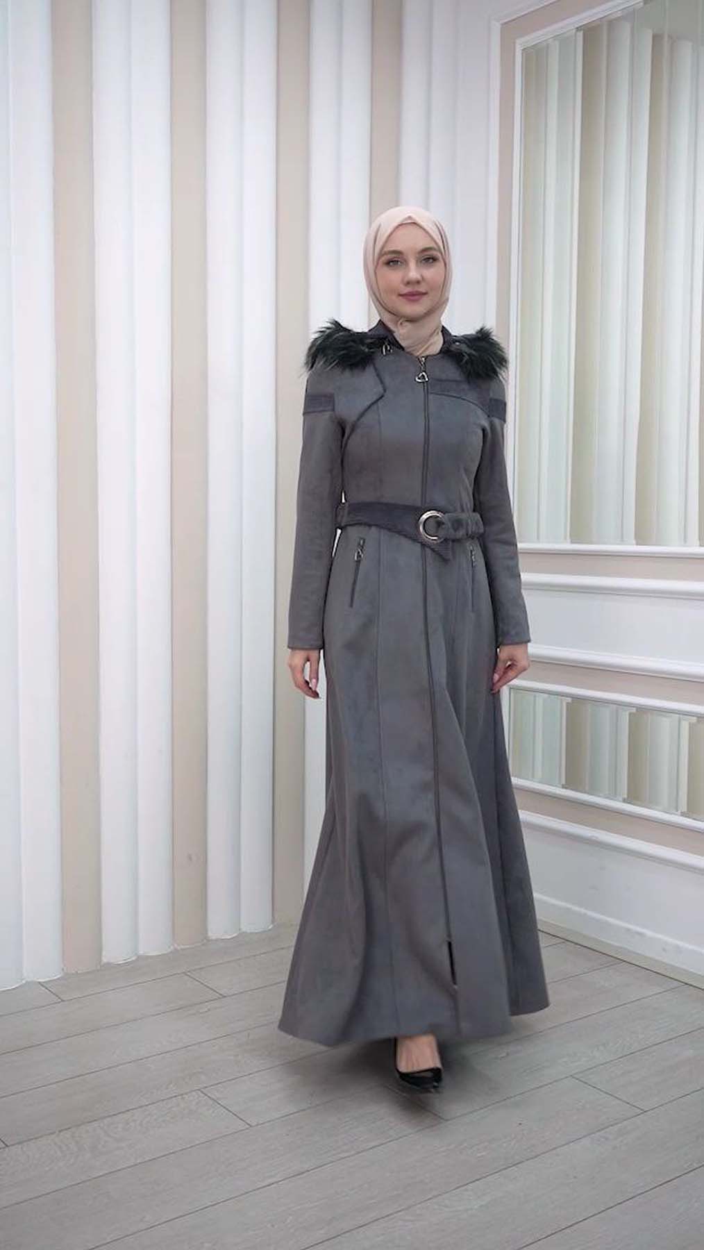 Langer Wildleder-Mantel mit abnehmbarer Pelzkapuze und Gürtel 1332 - Dunkelgrau