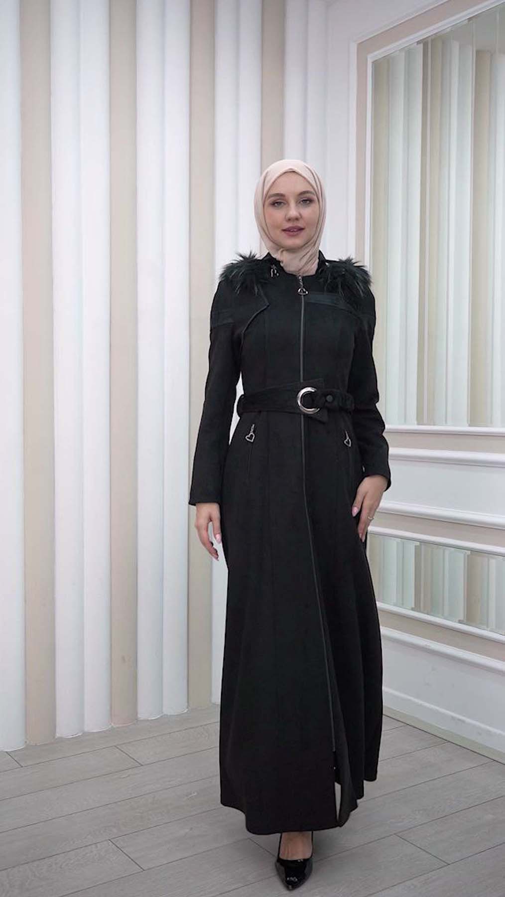 Langer Wildleder-Mantel mit abnehmbarer Pelzkapuze und Gürtel 1332 - Schwarz