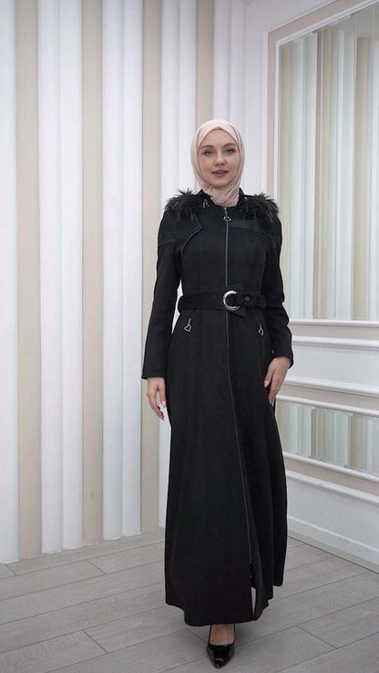 Langer Wildleder-Mantel mit abnehmbarer Pelzkapuze und Gürtel 1332 - Schwarz