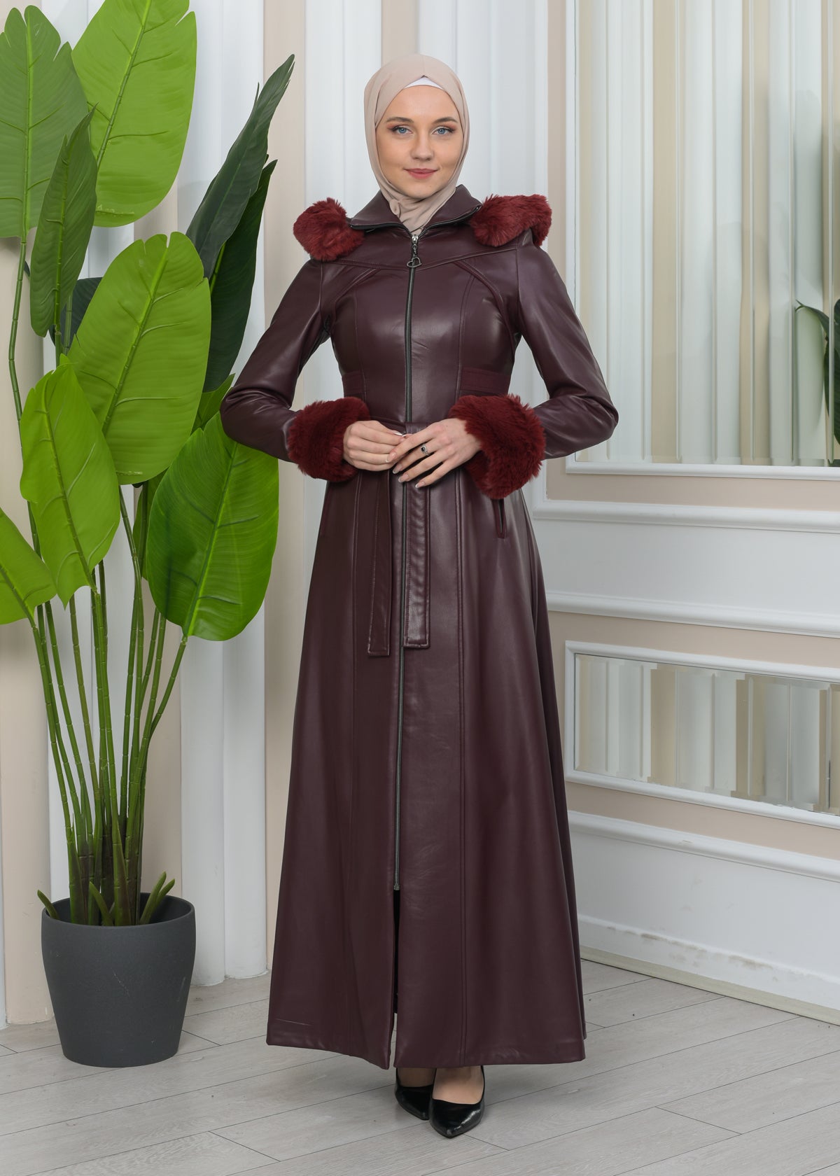 Exklusiver Ledermantel mit festen Fellärmeln und abnehmbarer Kapuze 1345 - Bordeaux