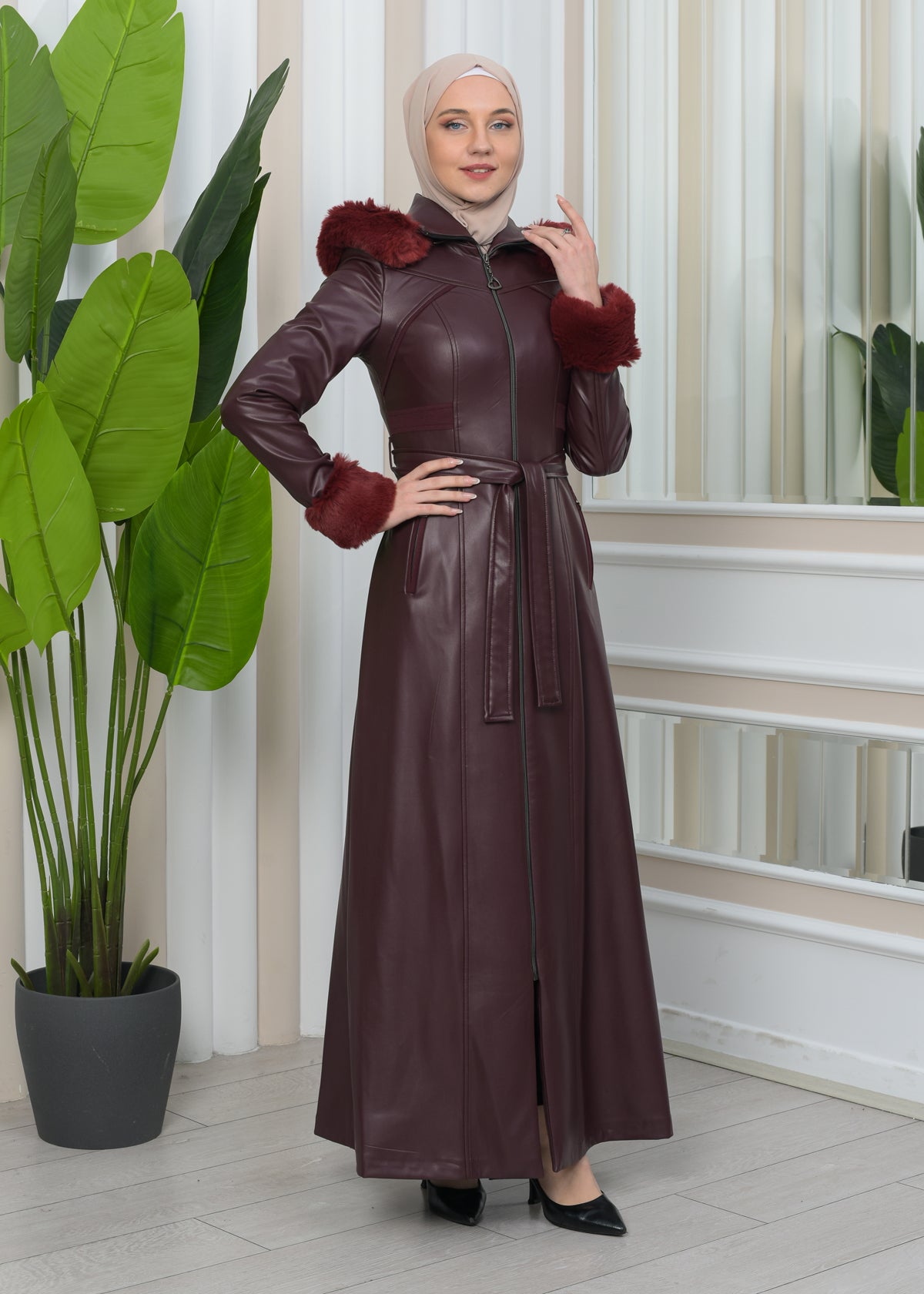 Exklusiver Ledermantel mit festen Fellärmeln und abnehmbarer Kapuze 1345 - Bordeaux