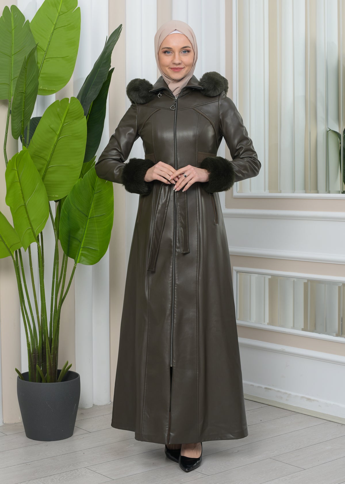 Exklusiver Ledermantel mit festen Fellärmeln und abnehmbarer Kapuze 1345 - Khaki