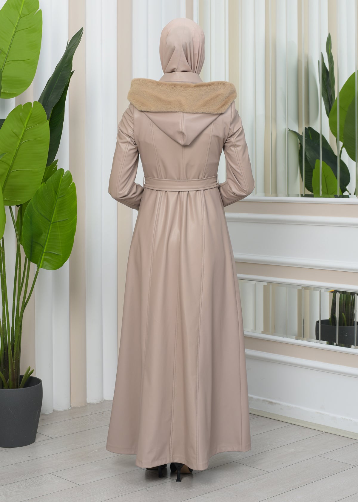 Exklusiver Ledermantel mit festen Fellärmeln und abnehmbarer Kapuze 1345 - Beige