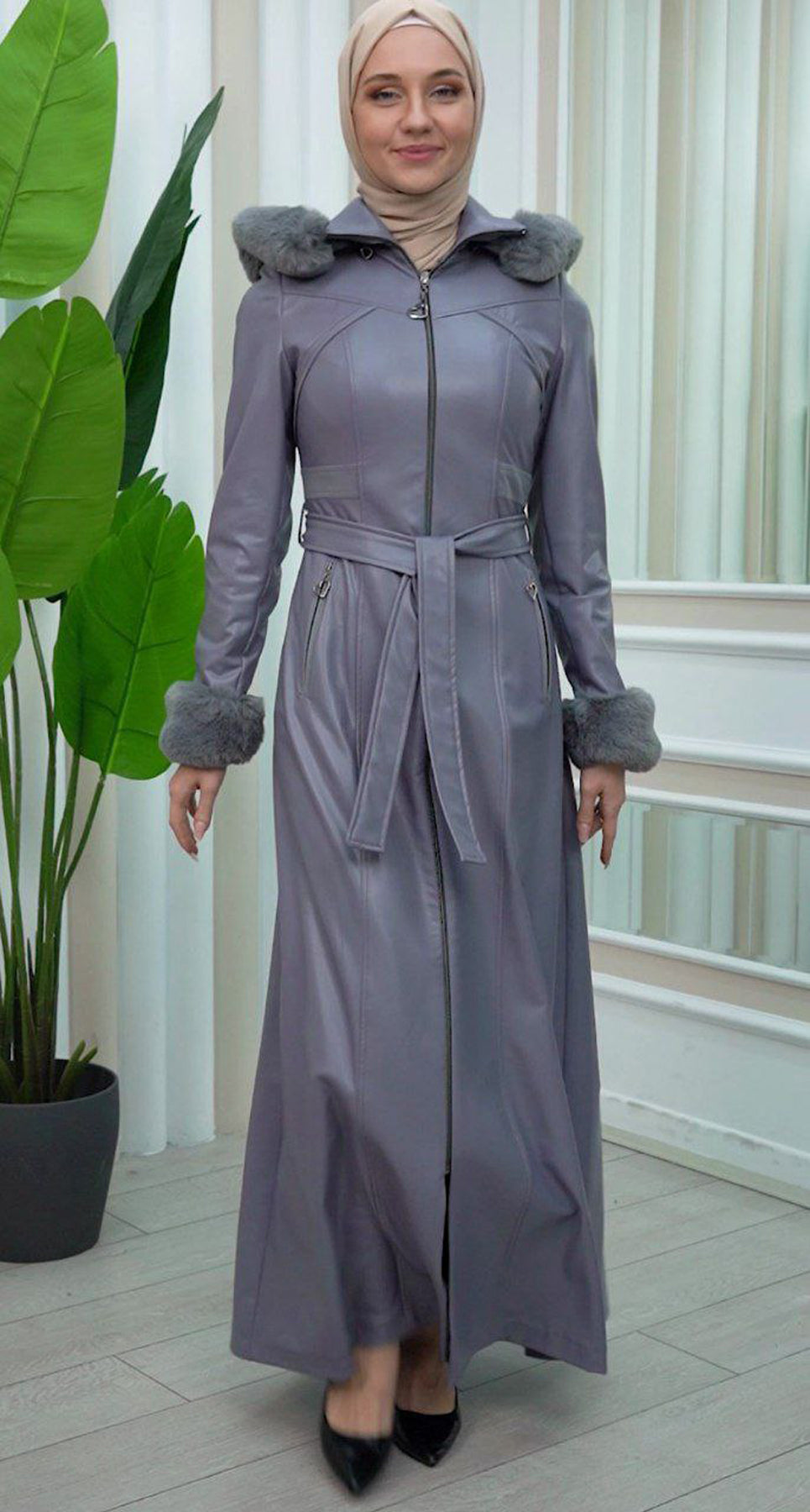 Exklusiver Ledermantel mit festen Fellärmeln und abnehmbarer Kapuze 1345 - Grau