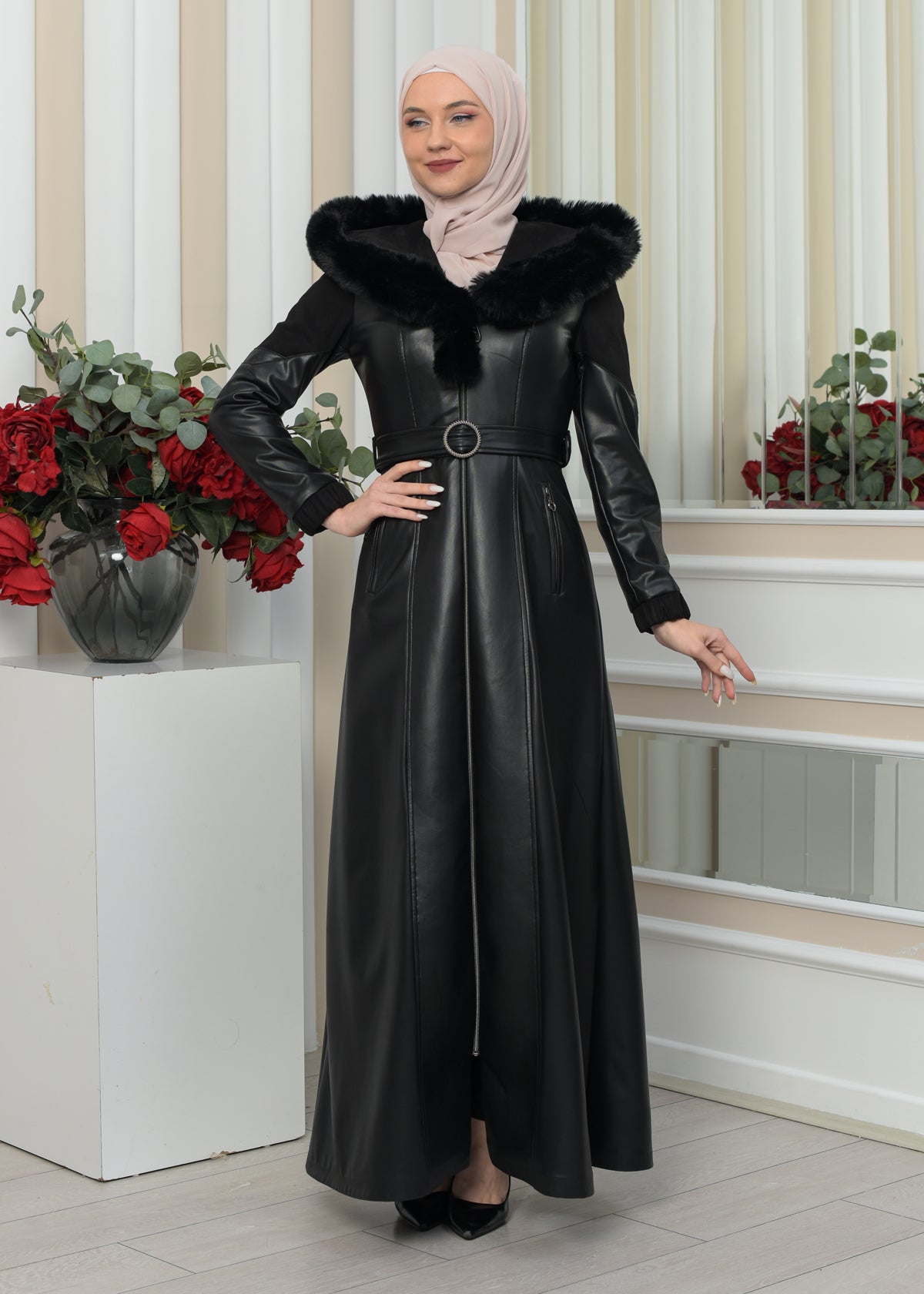 Langer Damen Winter-Ledermantel mit Wildlederdetails und Pelzkragen 1348 - Schwarz