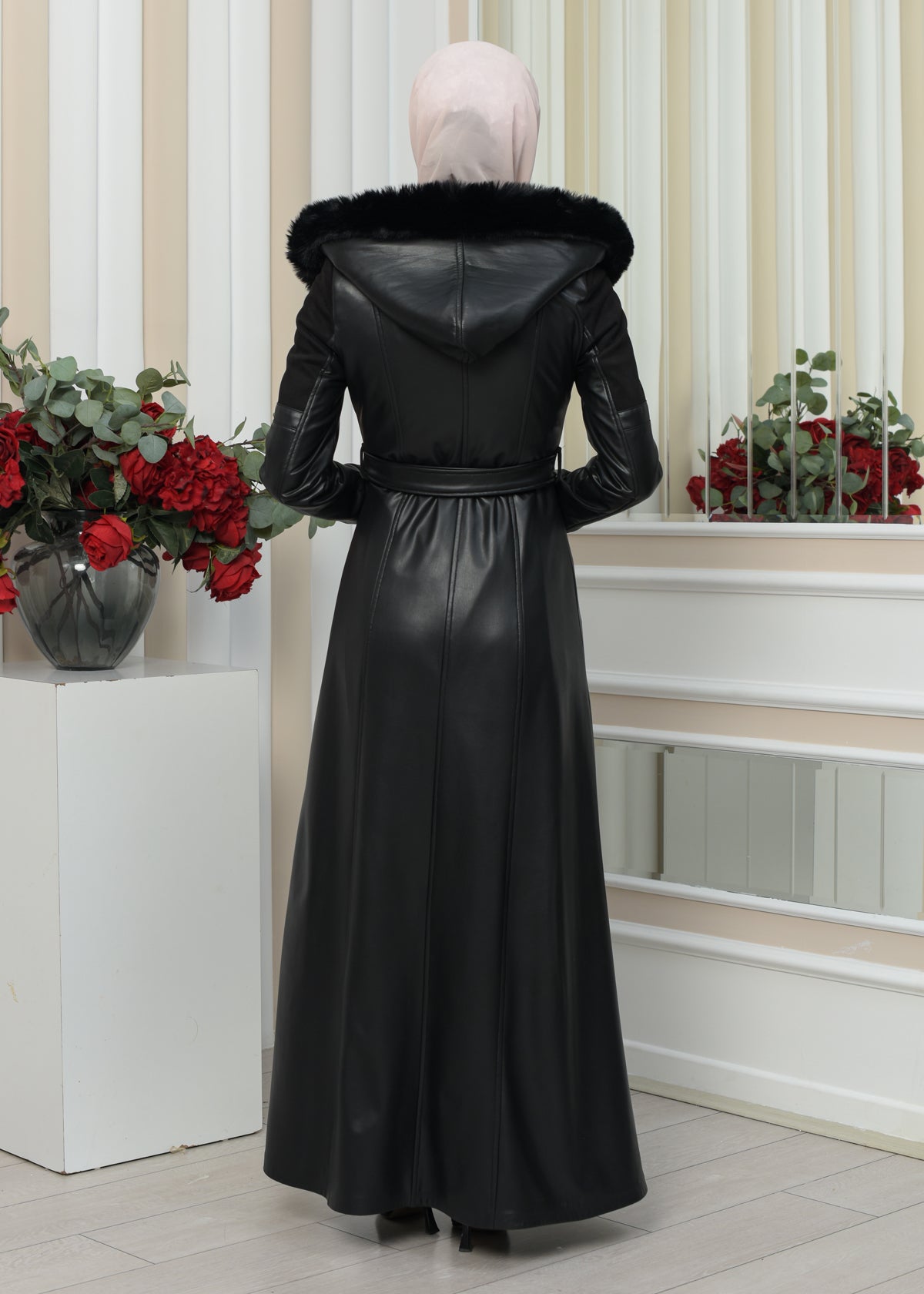 Langer Damen Winter-Ledermantel mit Wildlederdetails und Pelzkragen 1348 - Schwarz