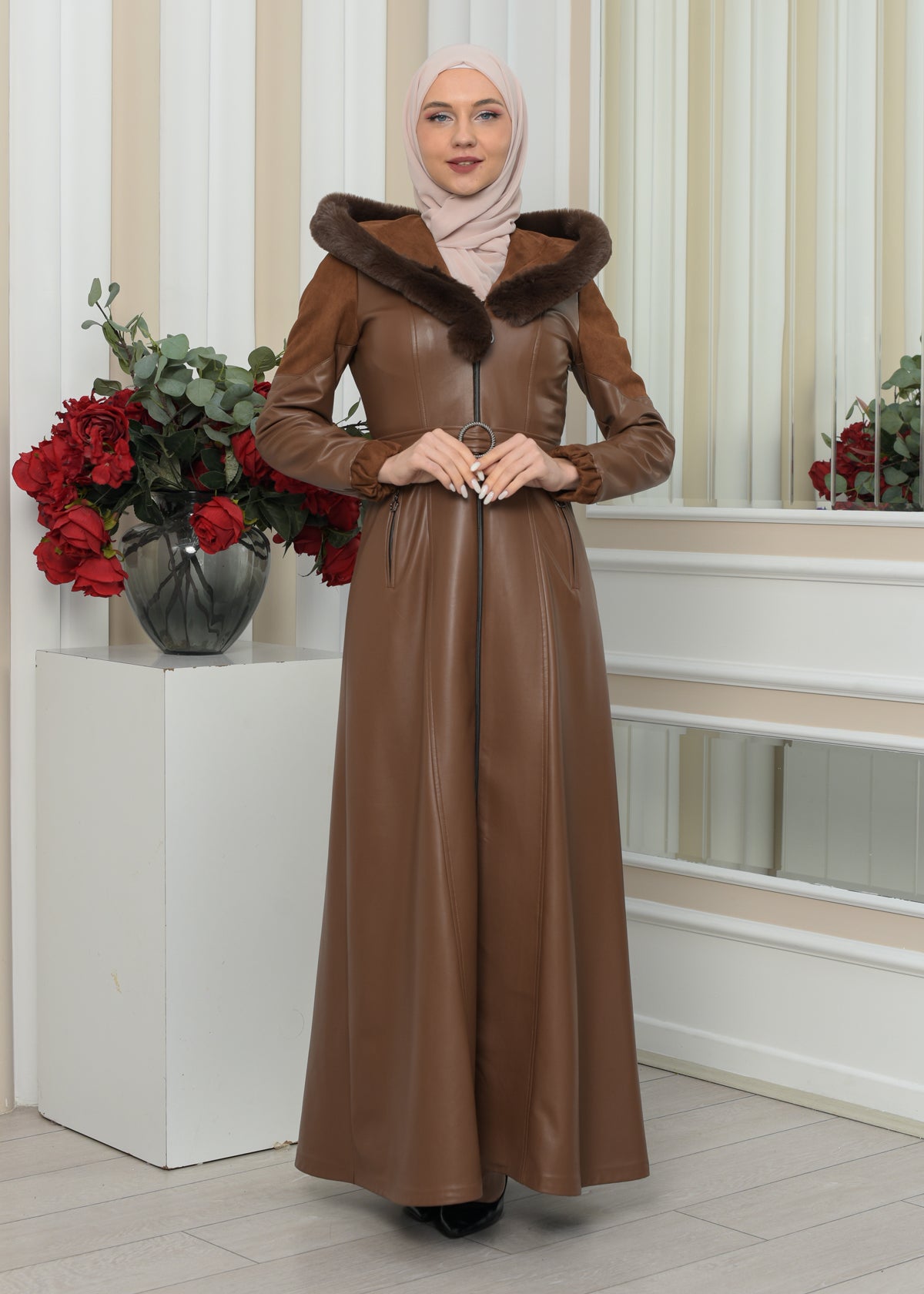 Langer Damen Winter-Ledermantel mit Wildlederdetails und Pelzkragen 1348 - Cognac