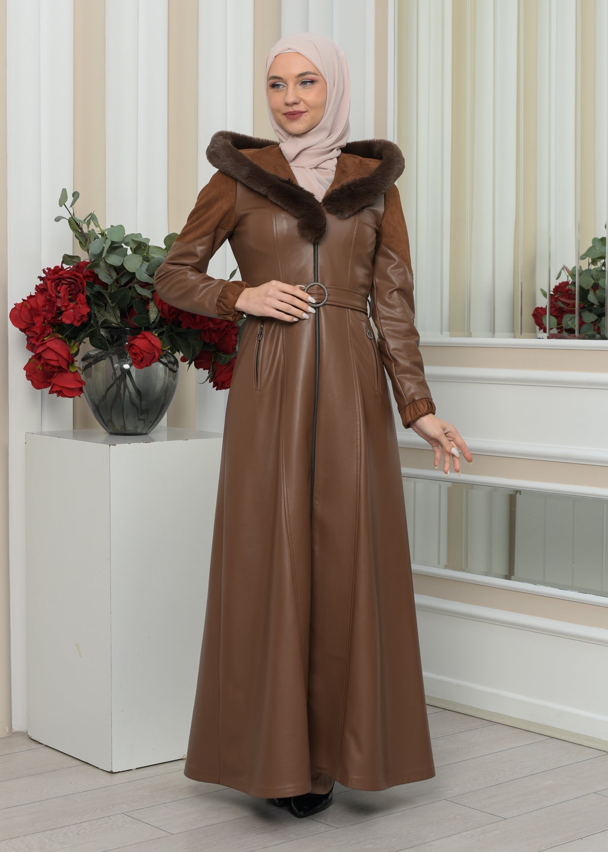 Langer Damen Winter-Ledermantel mit Wildlederdetails und Pelzkragen 1348 - Cognac