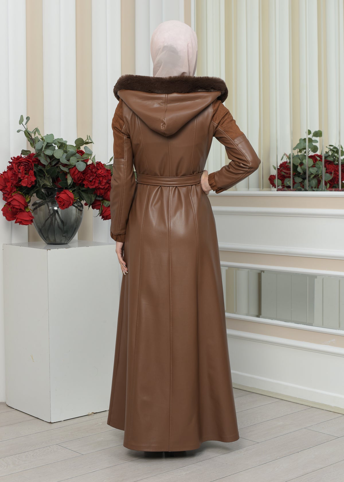 Langer Damen Winter-Ledermantel mit Wildlederdetails und Pelzkragen 1348 - Cognac