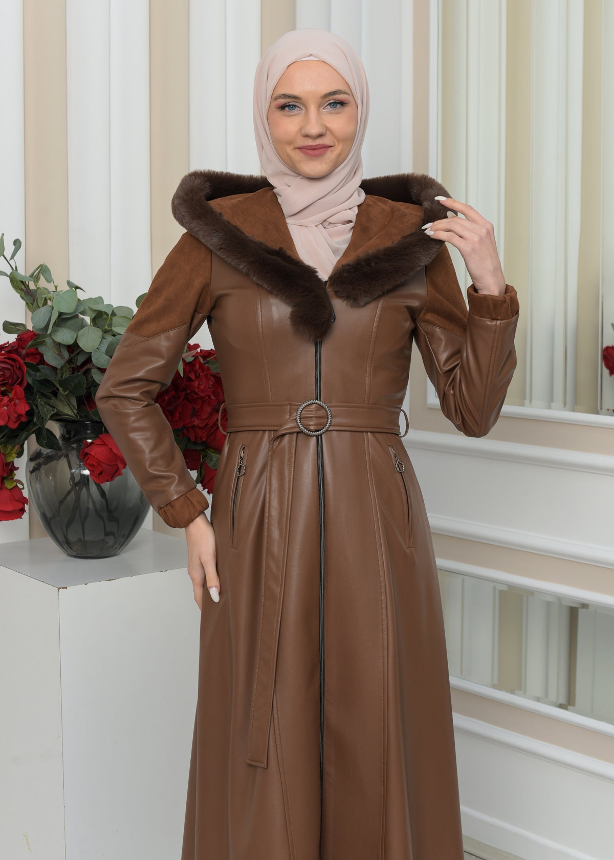 Langer Damen Winter-Ledermantel mit Wildlederdetails und Pelzkragen 1348 - Cognac