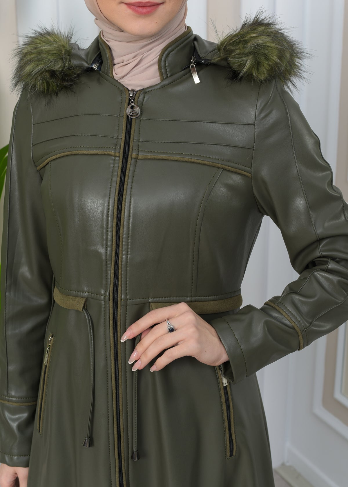 Damen Winter Leder Trenchcoat mit Fellfutter und Kapuze im Glocken-Schnitt 1344 - Khaki