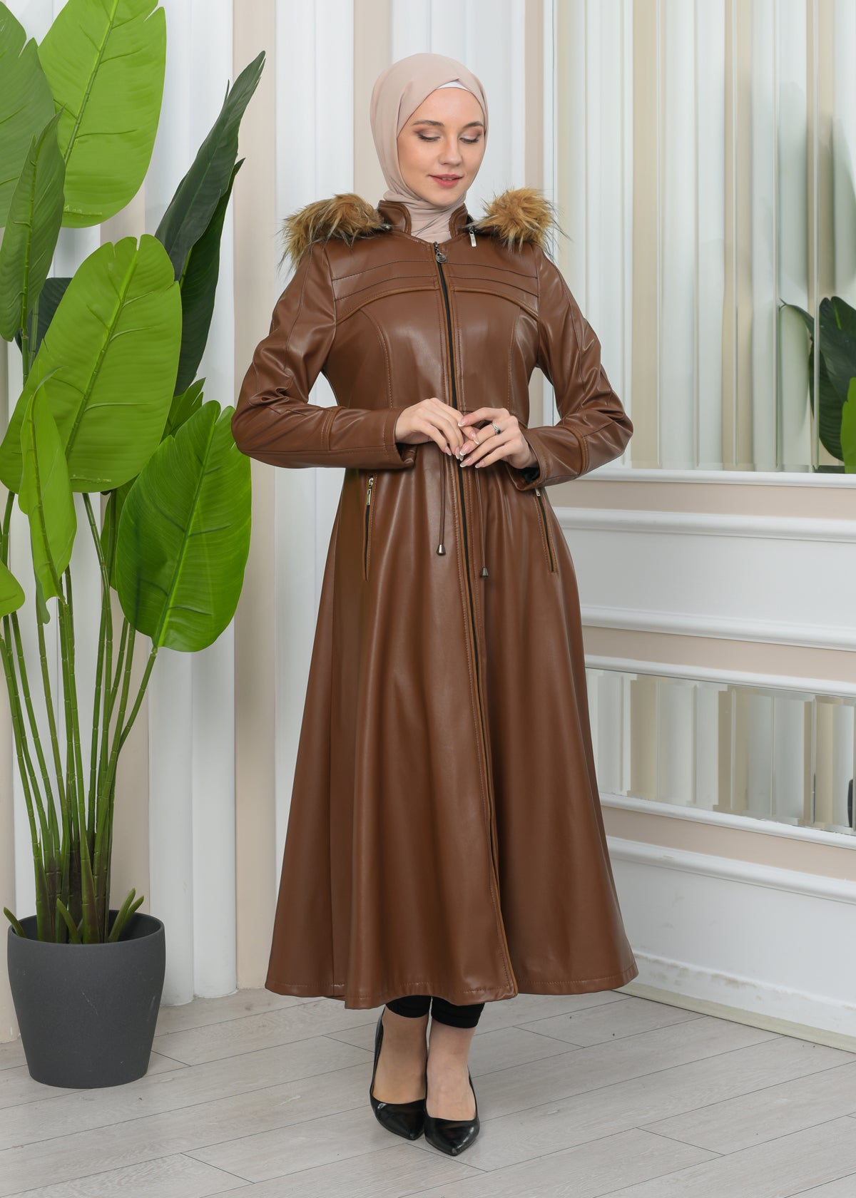 Damen Winter Leder Trenchcoat mit Fellfutter und Kapuze im Glocken-Schnitt 1344 - Cognac