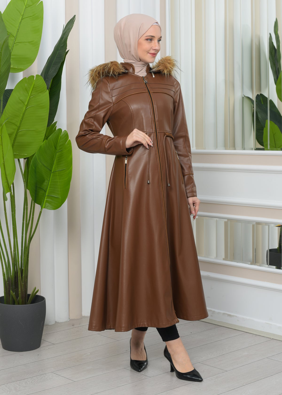Damen Winter Leder Trenchcoat mit Fellfutter und Kapuze im Glocken-Schnitt 1344 - Cognac