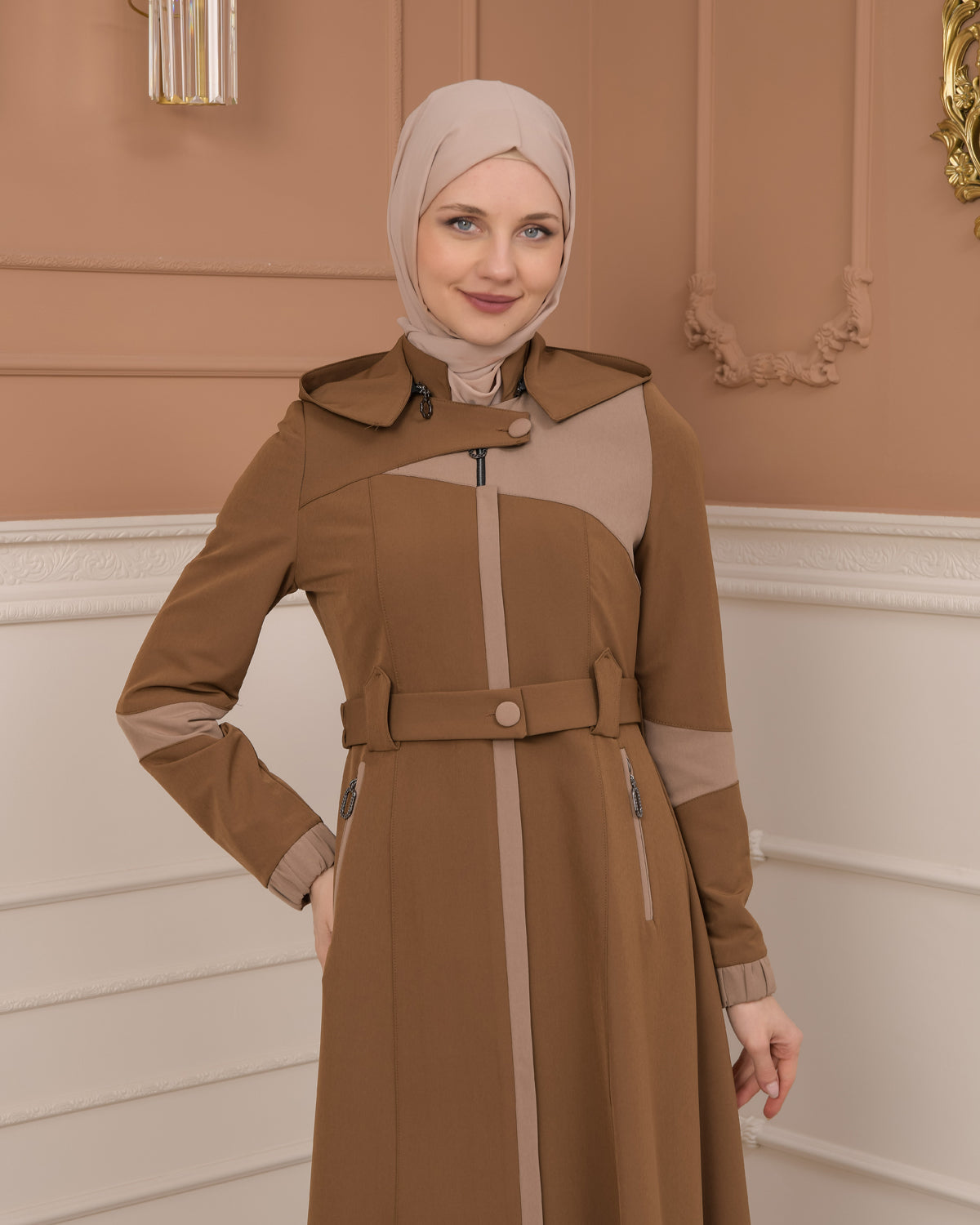 Regenmanto aus Fallschirmstoff mit Satinfutter und abnehmbarer Kapuze 1227 - Cognac