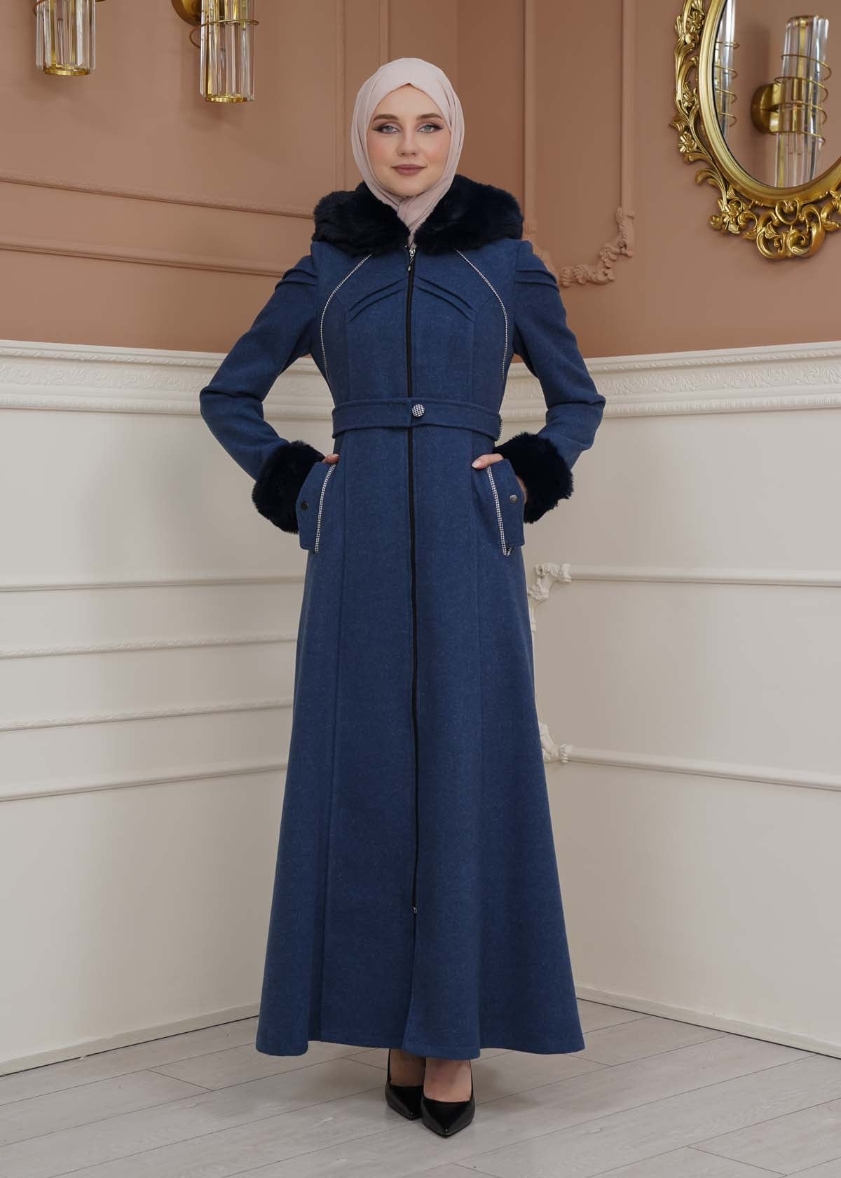 Langer Wollmantel mit Pelzkapuze und Pelzärmeln 1356 - Dunkelblau