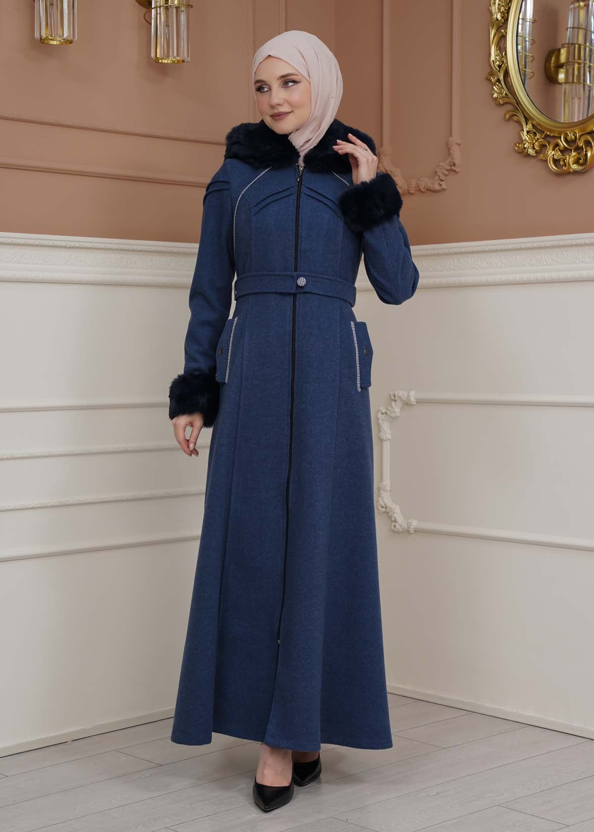 Langer Wollmantel mit Pelzkapuze und Pelzärmeln 1356 - Dunkelblau